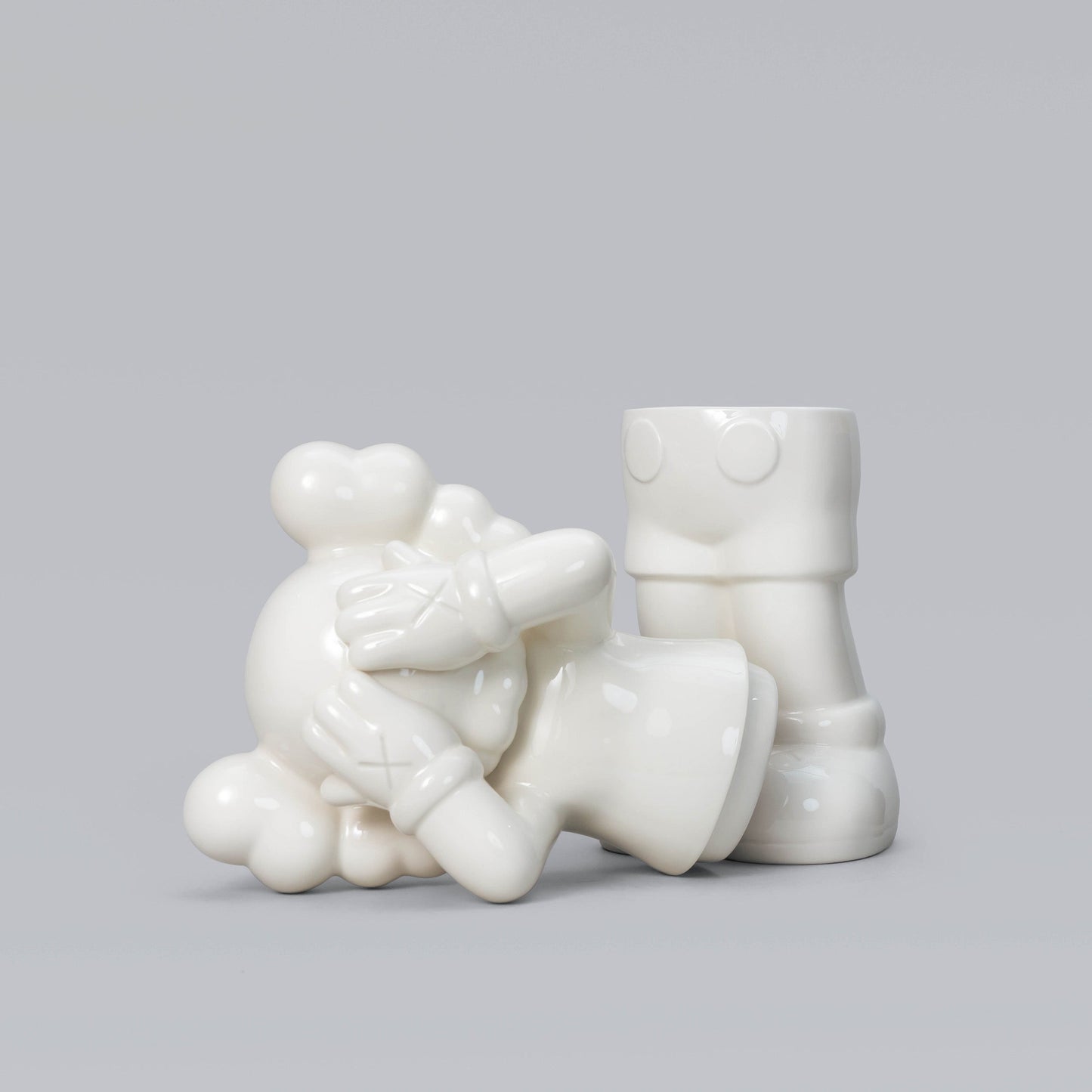 KAWS:HOLIDAY UK - Containers (Limited 1000 Sets)